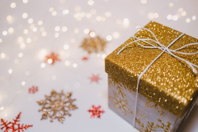 Image montrant un cadeau de Noël. | Photo : Unsplash