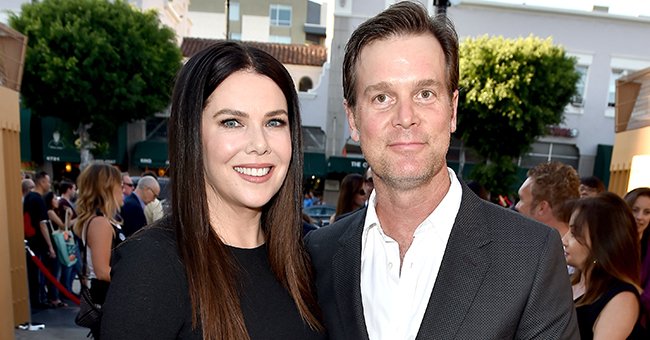  Lauren Graham and Peter Krause during the premiere of Warner Bros. Pictures and Metro-Goldwyn-Mayer Pictures' "Max" at the Egyptian Theatre on June 23, 2015 in Los Angeles, California. | Source: Getty Images
