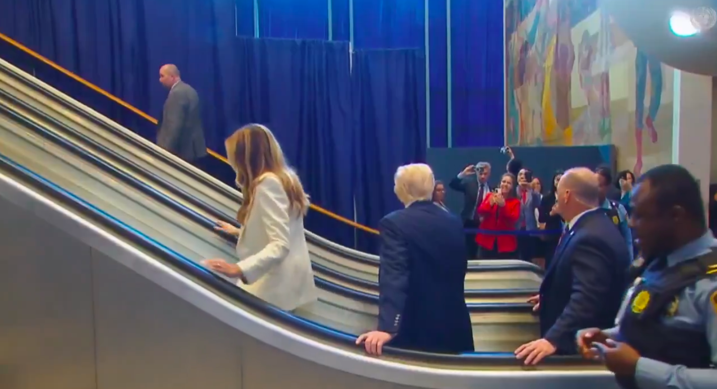 Melania Trump beginning to walk up the escalator before Donald Trump followed behind her. | Source: X/@Cachoperiodista