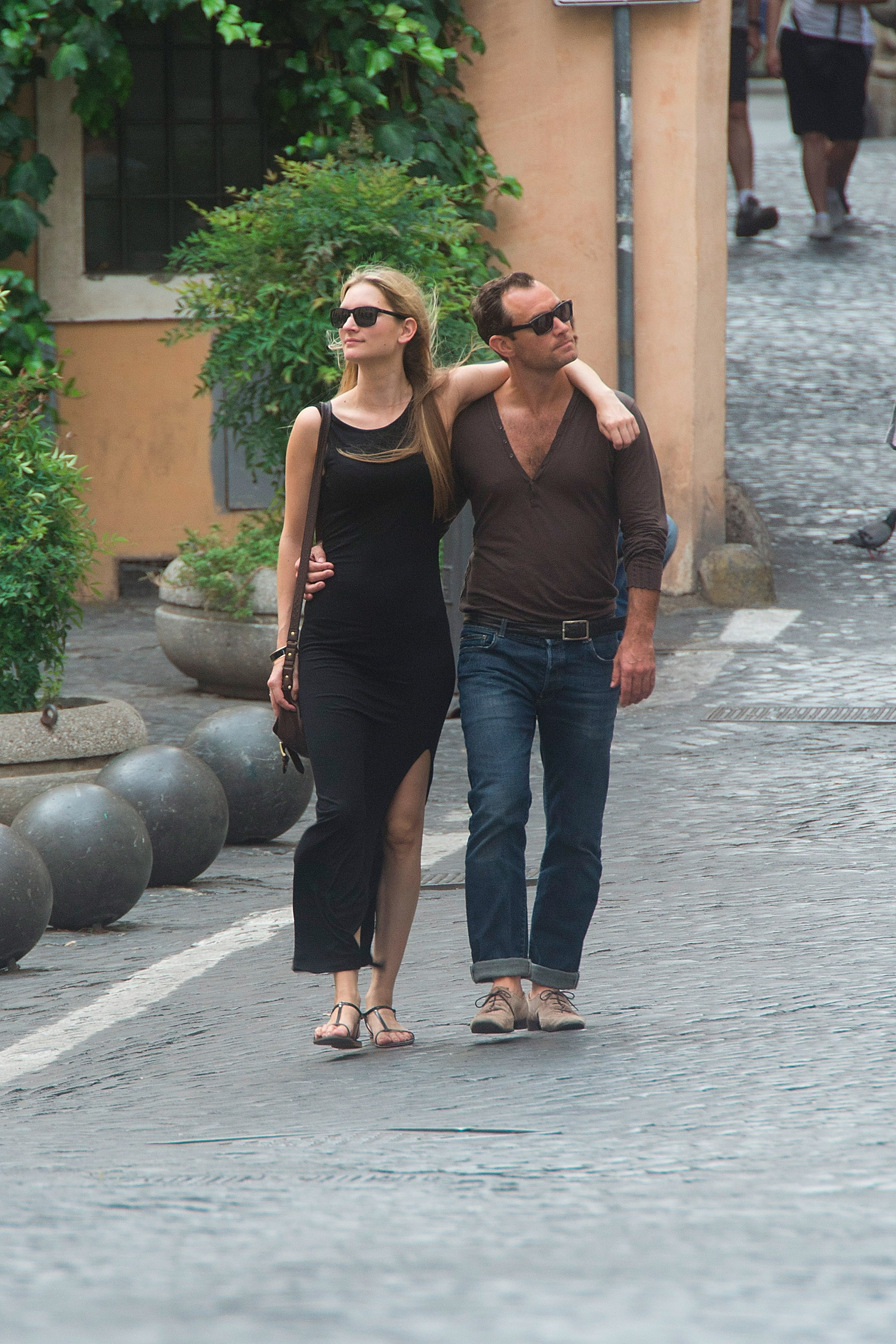 Phillipa Coan and Jude Law seen visiting Musei Capitolini in Rome on August 25, 2015 | Source: Getty Images