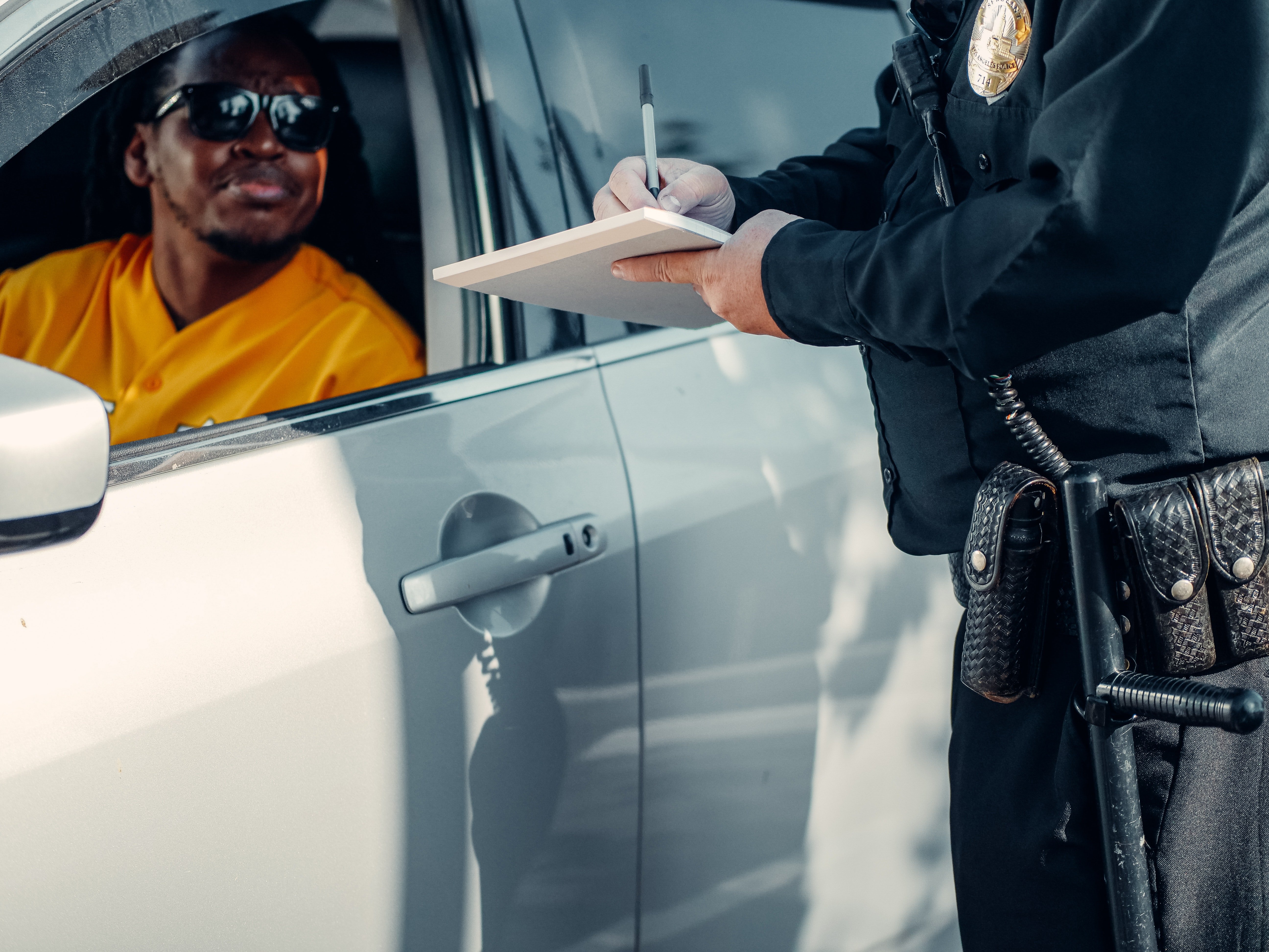 A policeman standing next to a vehicle. | Photo: Pexels