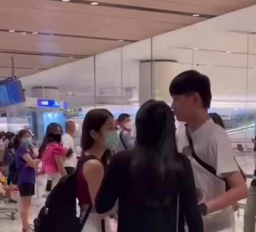 Karı, yasal kocası ve şüpheli yeni ortağıyla yüzleşiyor.  |  Kaynak: youtube.com/@SingaporeIncidentsChannel