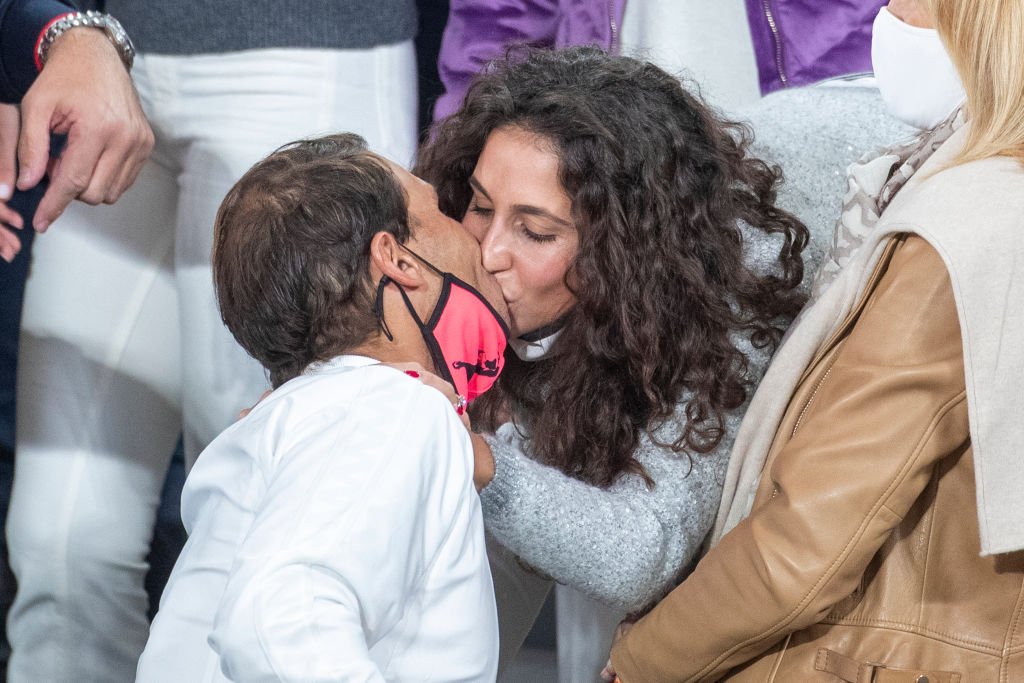 Siska and Rafael Nadal exchanged a kiss.  I Source: Getty Images