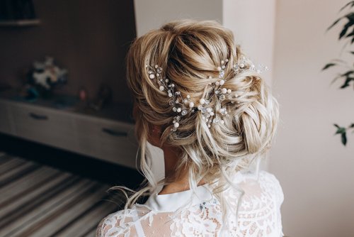 Bild einer Brautfrisur | Quelle: Shutterstock