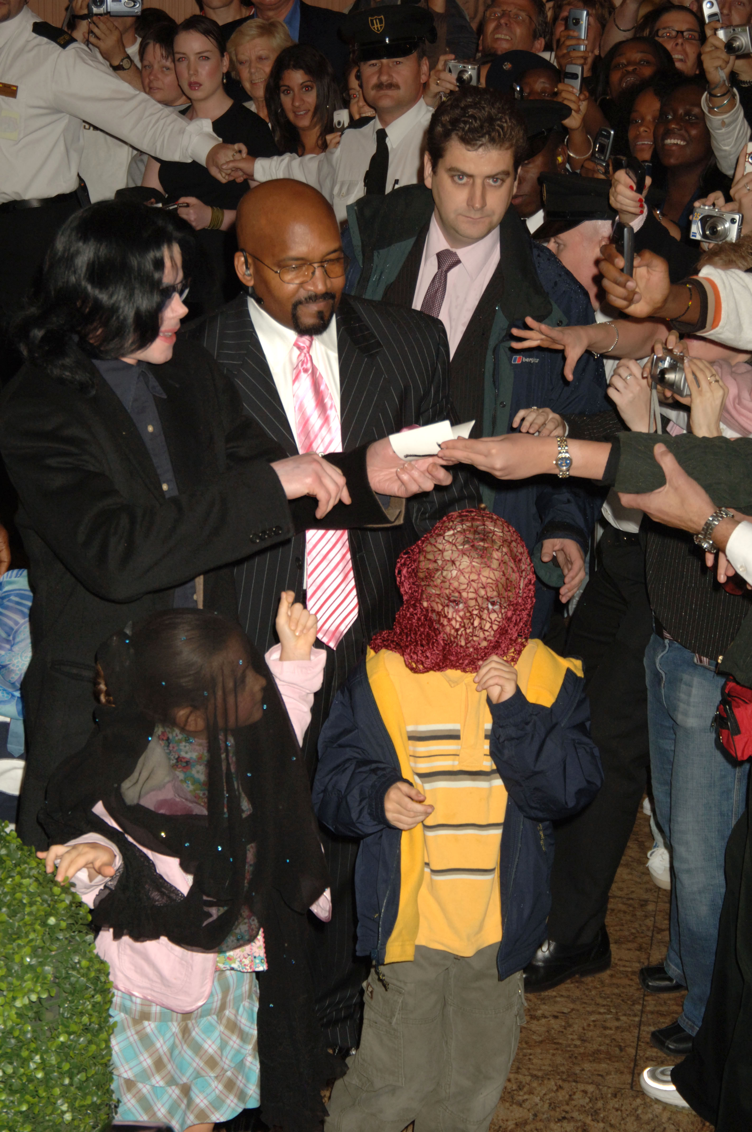 Paris, Michael and Prince Jackson visiting Harrods on October 12, 2005, in London, England. | Source: Getty Images