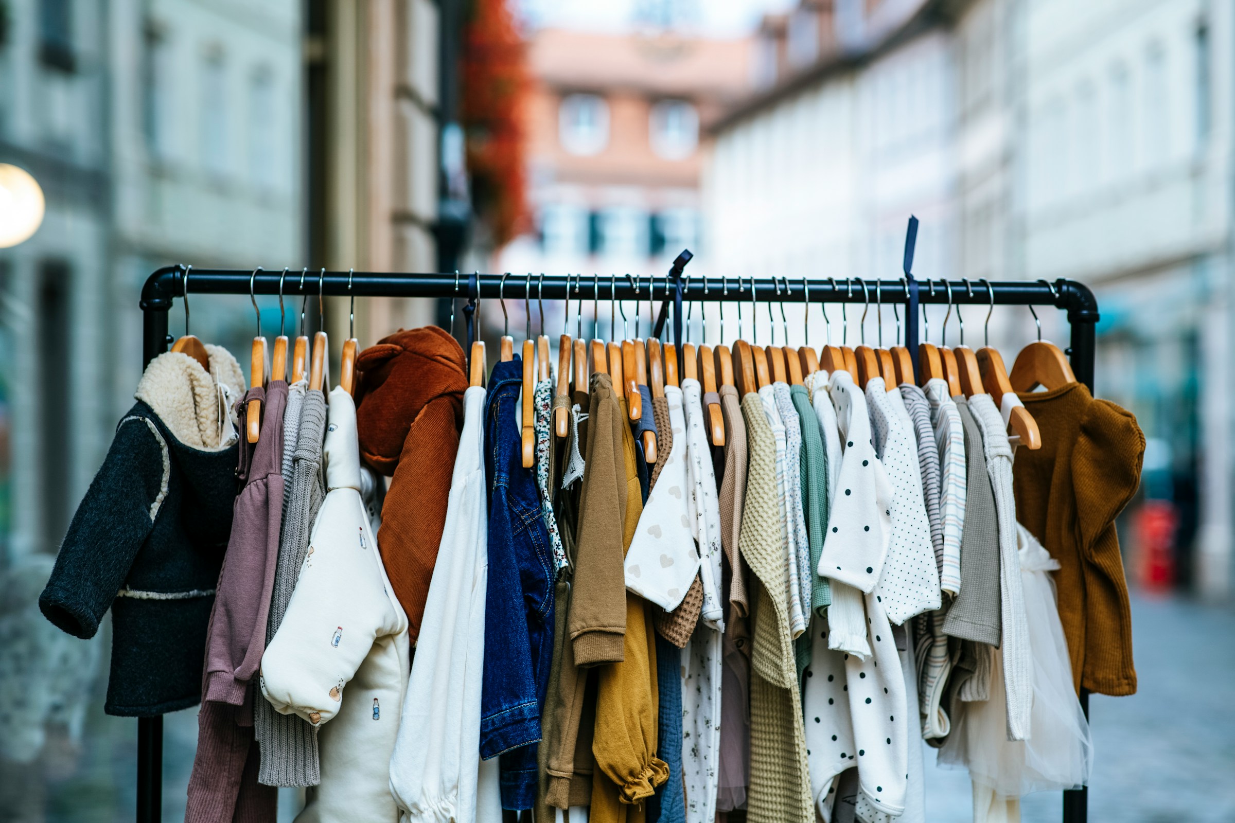 A rack of children's clothing | Source: Unsplash