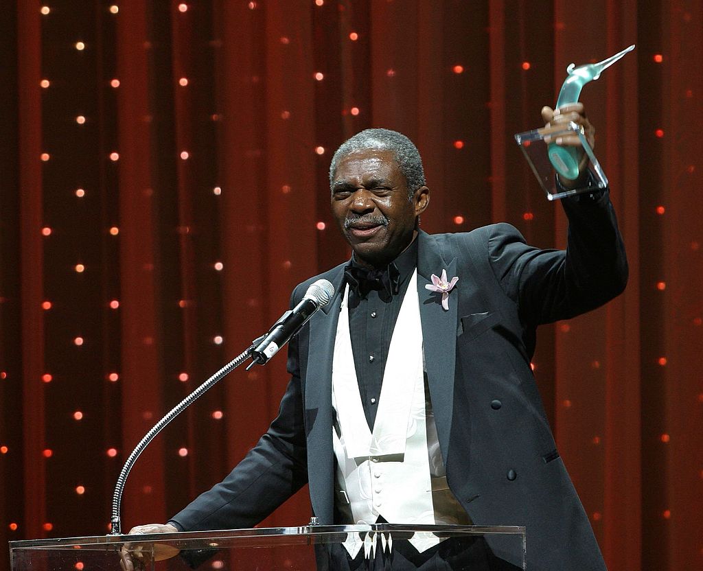 Charlie Robinson accepts his award for "Lead Actor in a Play" at the 2006 LA Stage Alliance Ovation Awards at the Orpheum Theatre November 13,2006. | Photo: Getty Images