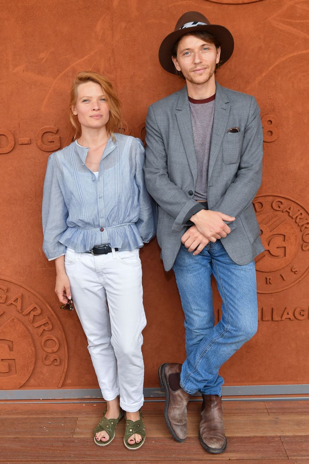 Mélanie Thierry et son mari Raphaël. | Photo : Getty Images. Mélanie Thierry et son mari Raphaël. | Photo : Getty Images.