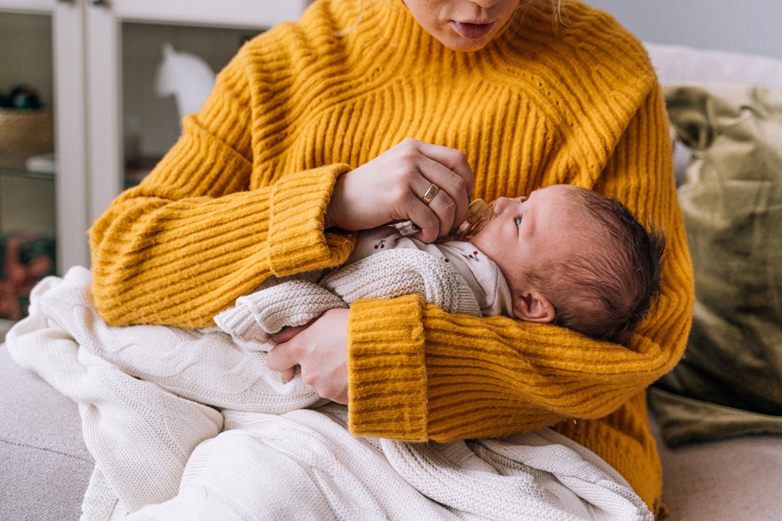 Mary had the baby in her arms when Dan told her about the note. | Source: Pexels