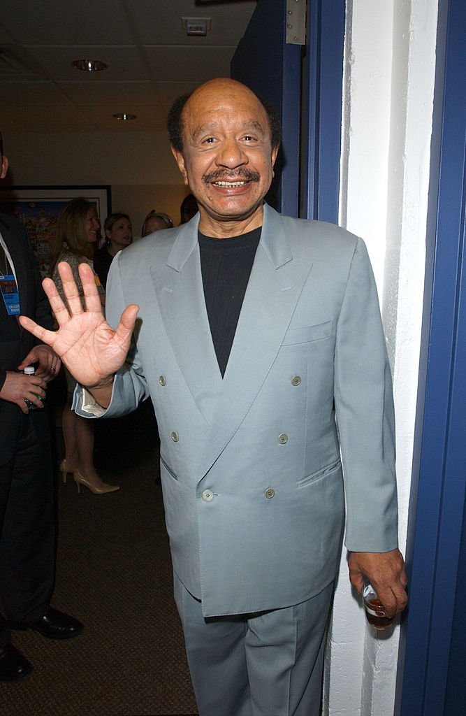 Actor Sherman Helmsley, of the 1970s television show "The Jeffersons," poses backstage at the MTV Networks Upfront 2003 presentation to advertisers at the Theatre at Madison Square Garden | Photo: Getty Images