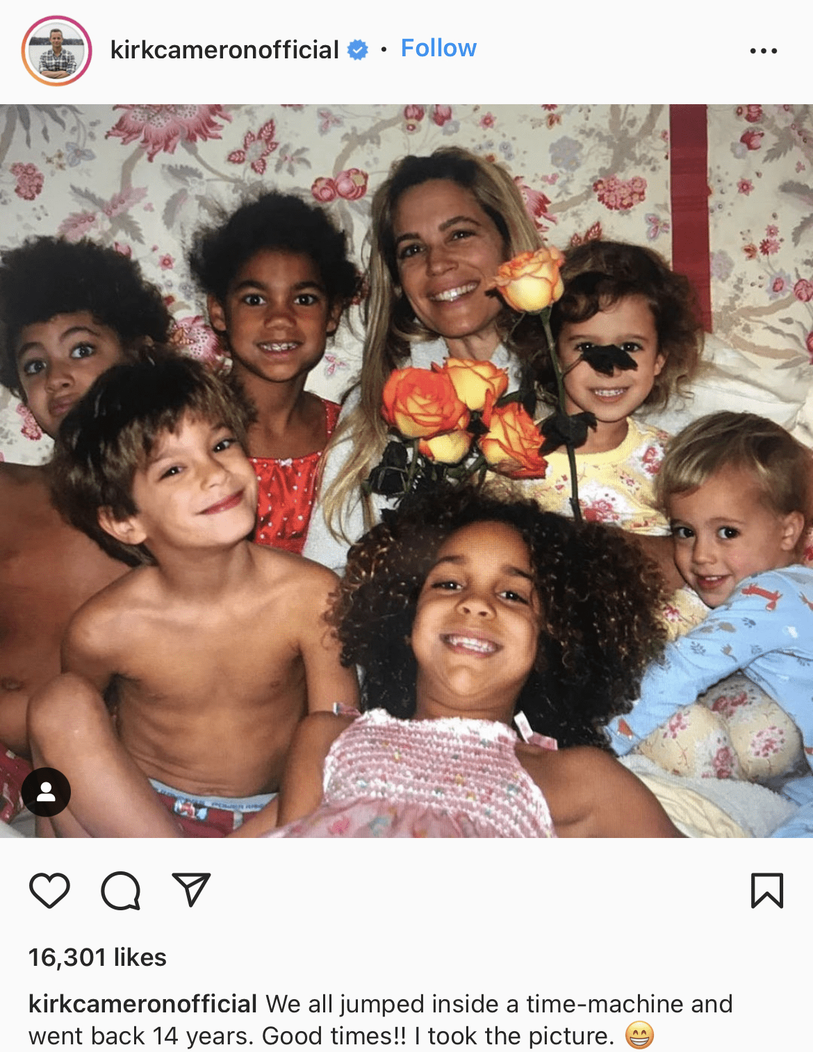 Chelsea Cameron with their six children | Photo: Instagram.com/kirkcameronofficial