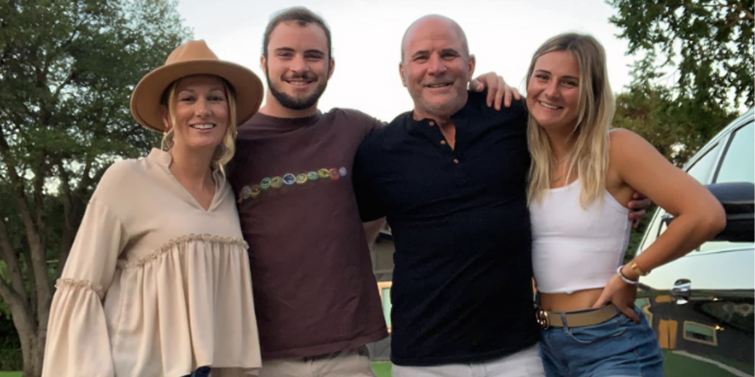 Jeff Ramsey posing with his wife Tanya and their children, Jake and Rachel | Source: Facebook/tanya.kolb