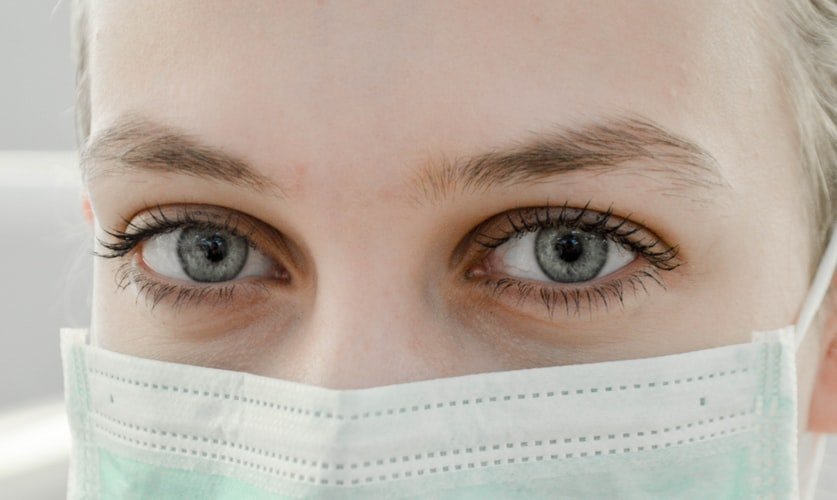 Une infirmière portant un masque. | Photo : Unsplash Une infirmière portant un masque. | Photo : Unsplash