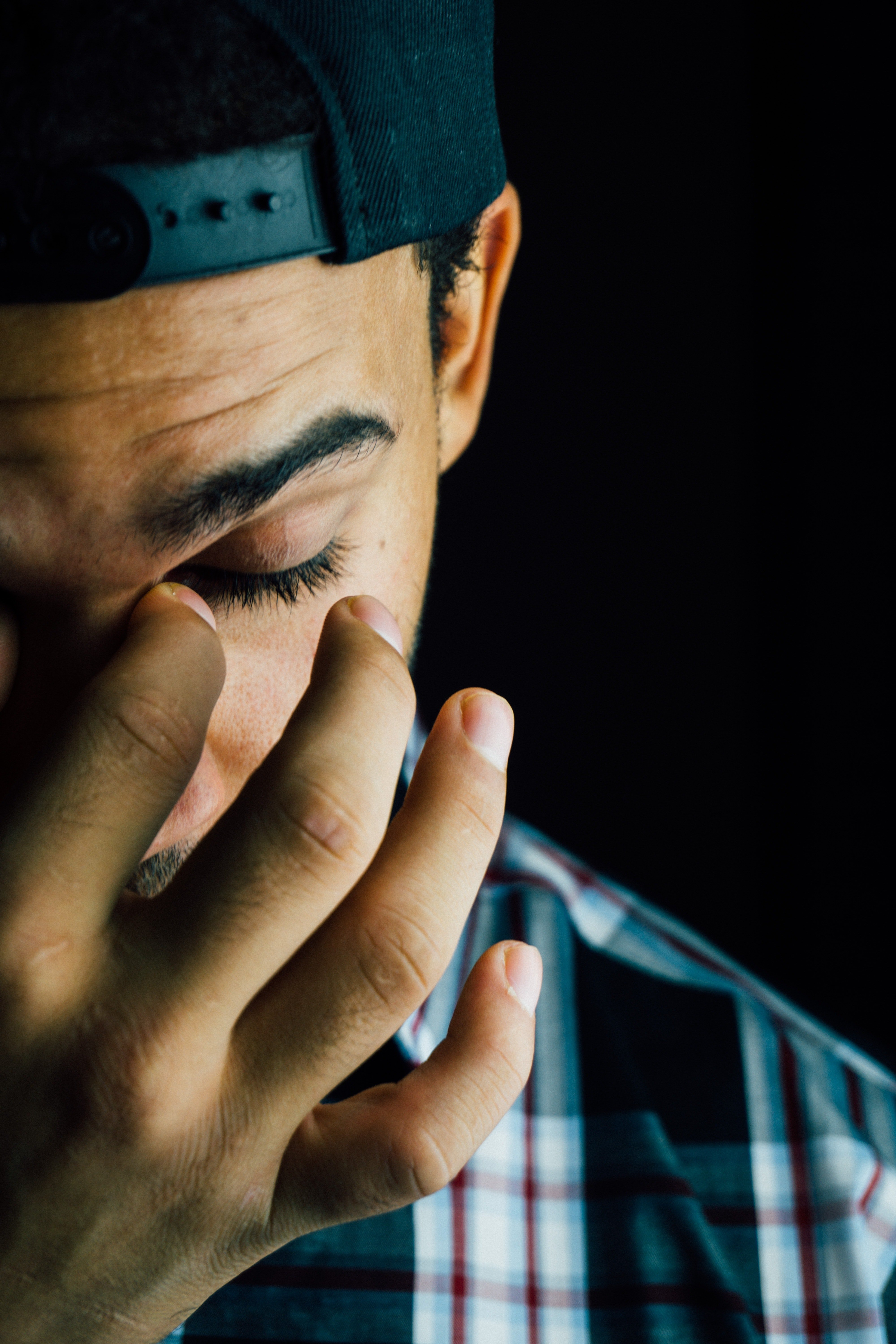 A frustrated man covering his face. | Source: Pexels