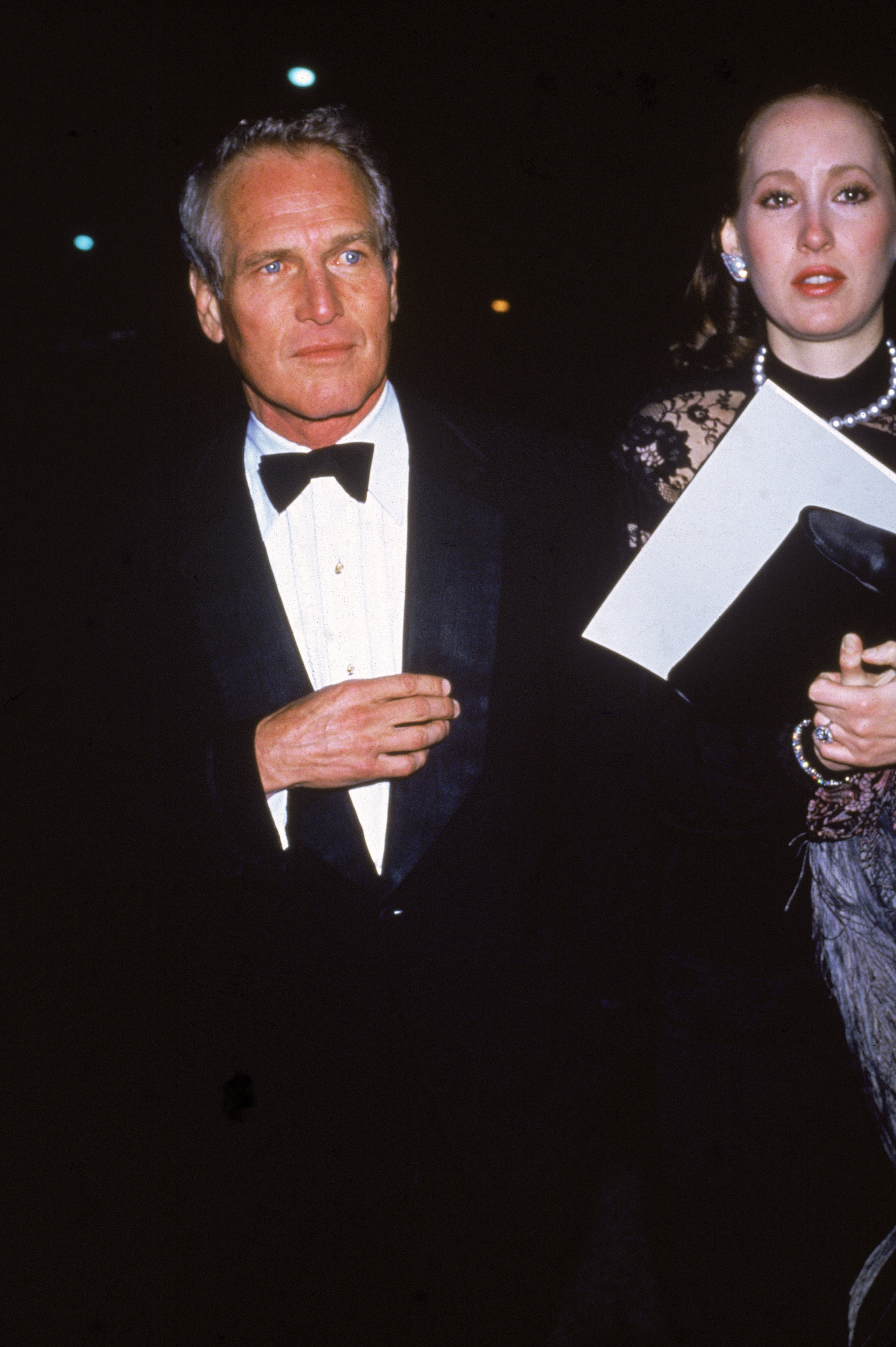 American actor Paul Newman and his daughter, actress Susan Kendall Newman, arrive at the Dorothy Chandler Pavilion for the Academy Awards Ceremony, Los Angeles, California, April 11, 1983. | Source: Getty Images