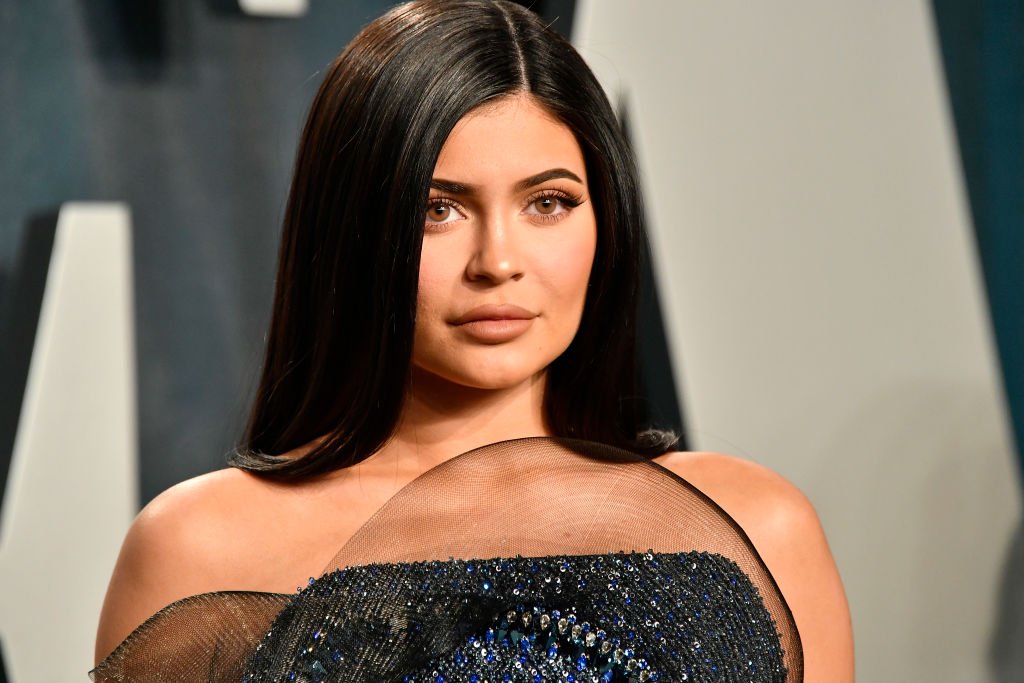 Kylie Jenner arrives on the carpet at the 2020 Vanity Fair Oscar Party at Wallis Annenberg Center on February 09, 2020, in Beverly Hills, California | Source: Getty Images (Photo by Toni Anne Barson/WireImage)