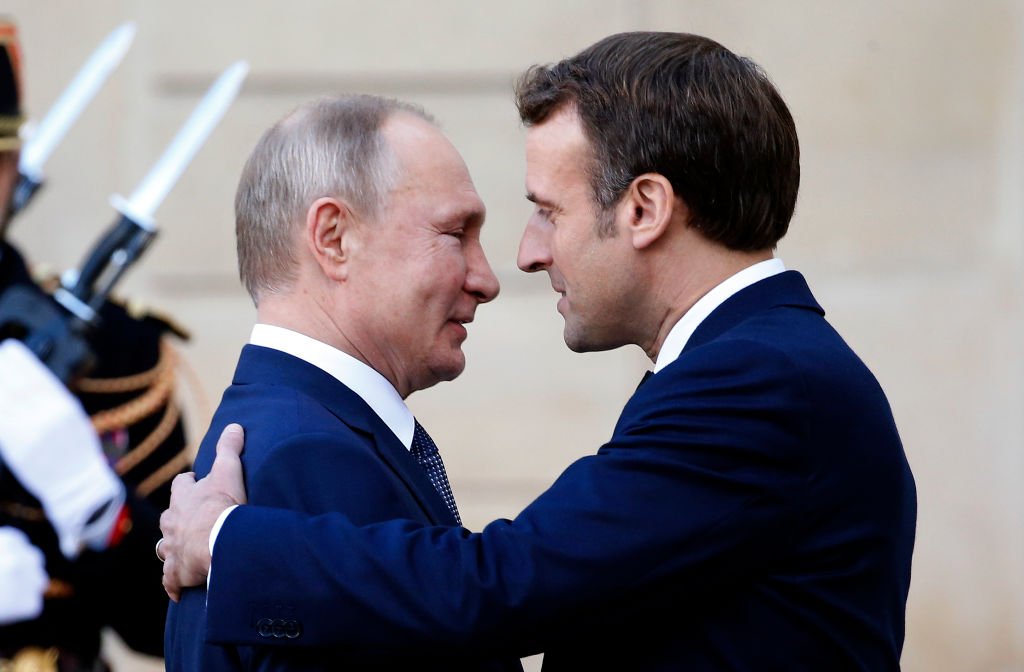 Les présidents Vladimir Poutine et Emmanuel Macron. І Source : Getty Images