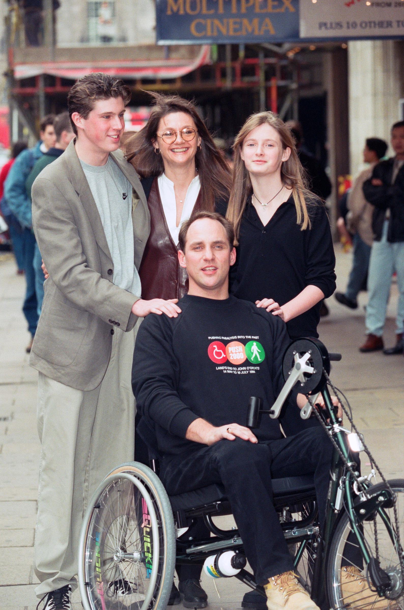 Matthew Reeve, Gae Exton and Alexandra Reeve pictured at a fundraising event on January, 10, 1996,  in Leicester Square, London. | Source: Getty Images