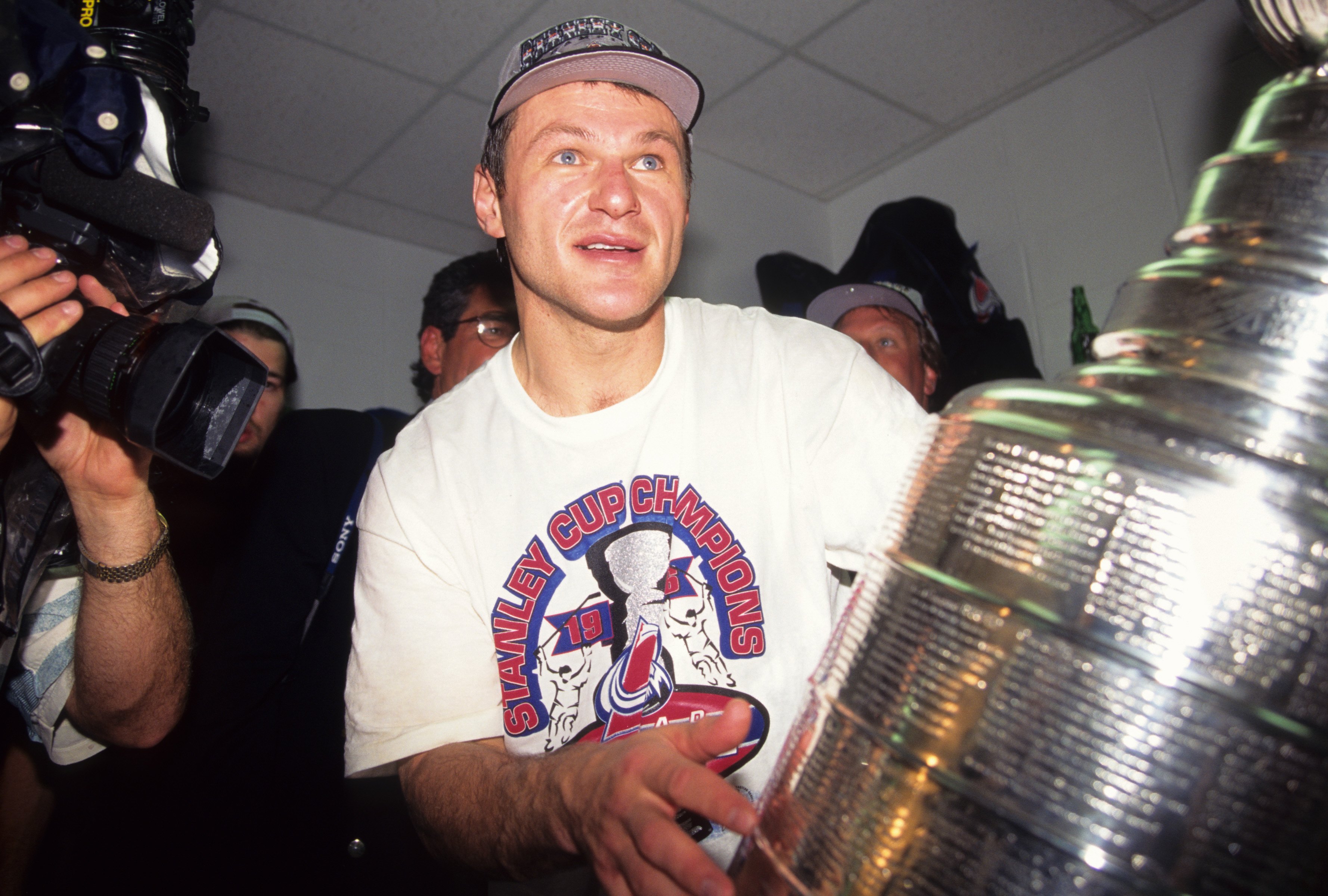 Claude Lemieux celebrates after winning game 4 against the Florida Panthers during the Stanley Cup playoffs on June 10, 1996 | Source: Getty Images