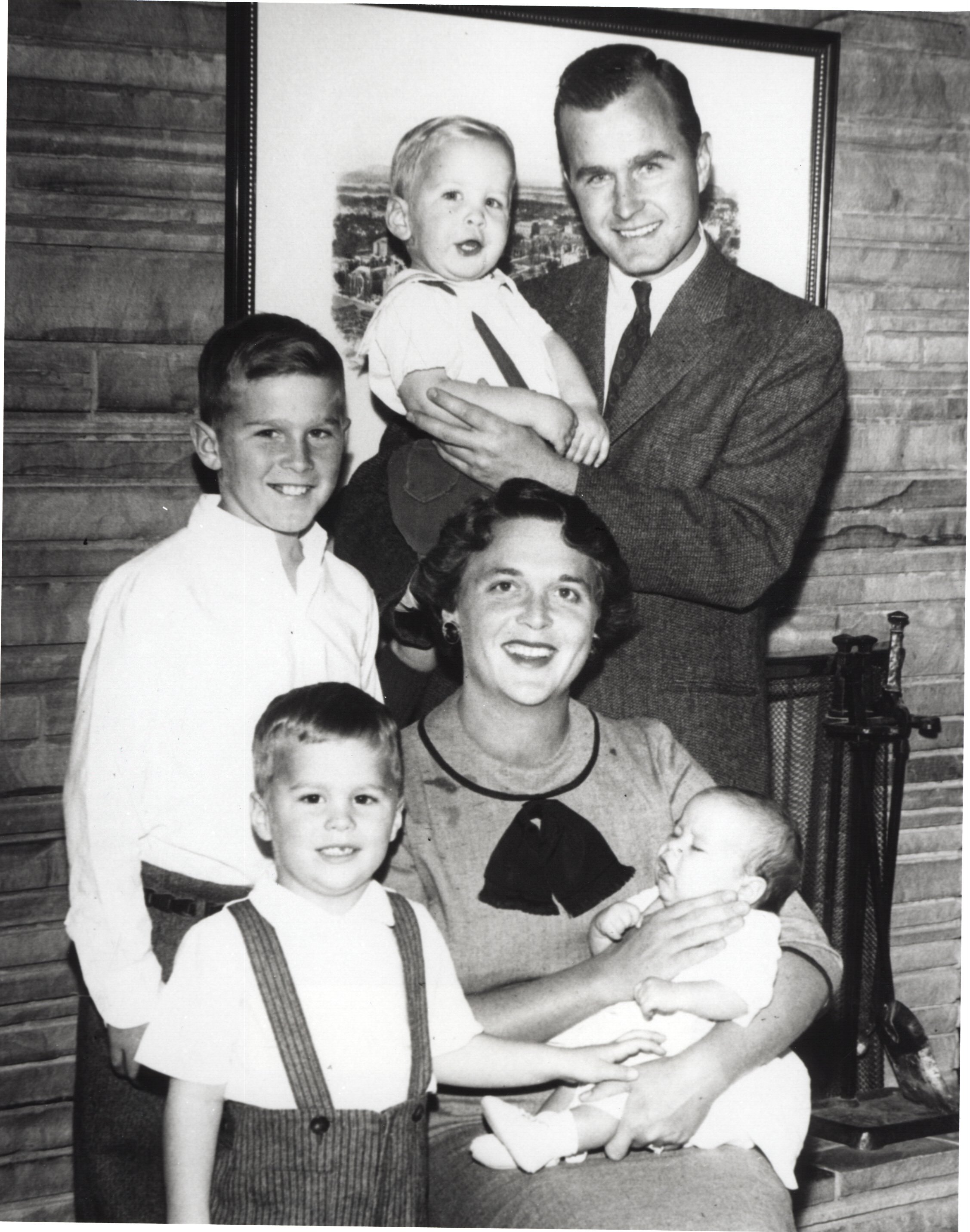 Barbara Bush and George Bush pose with children Neil Bush, George W. Bush, Jeb Bush and Marvin Bush in 1956. | Source: Getty Images