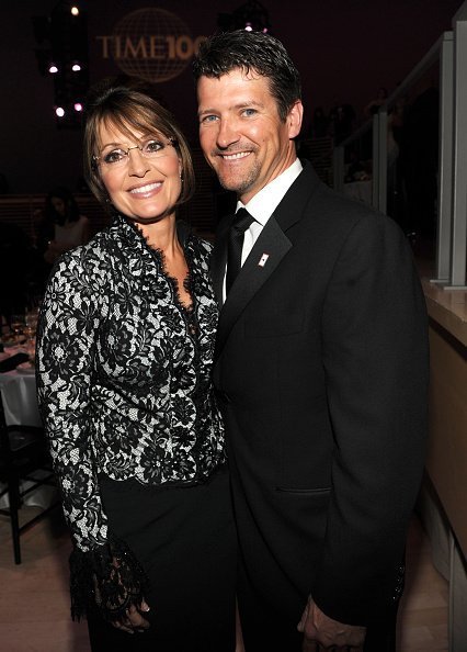 Sarah Palin, and her husband, Todd, arrive at the Grove Park Inn for a celebration of Billy Graham's 95th birthday in Asheville, N.C., on Thursday, Nov. 7, 2013 | Photo: Getty Images