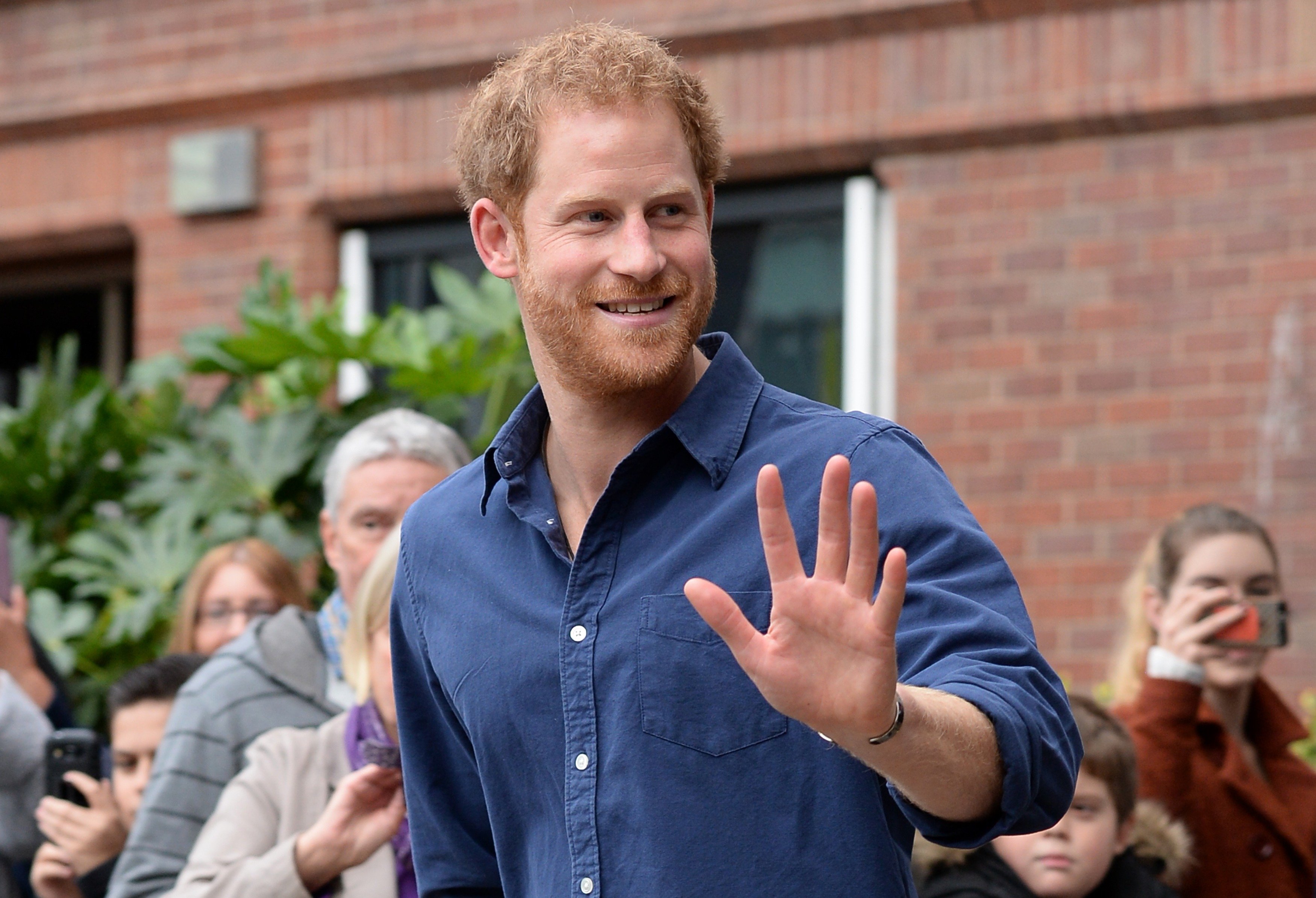 Prince Harry waving while leaving Nottingham's new Central Police Station, 2016, Nottingham, England. | Photo: Getty Images