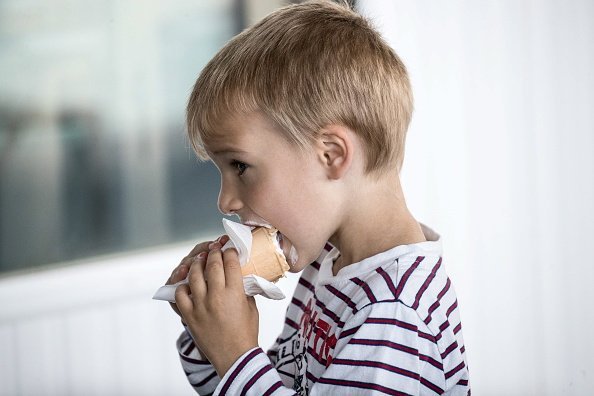 A boy enjoys ice cream offered for free on the Panorama 360 observation deck| Photo: Getty Images