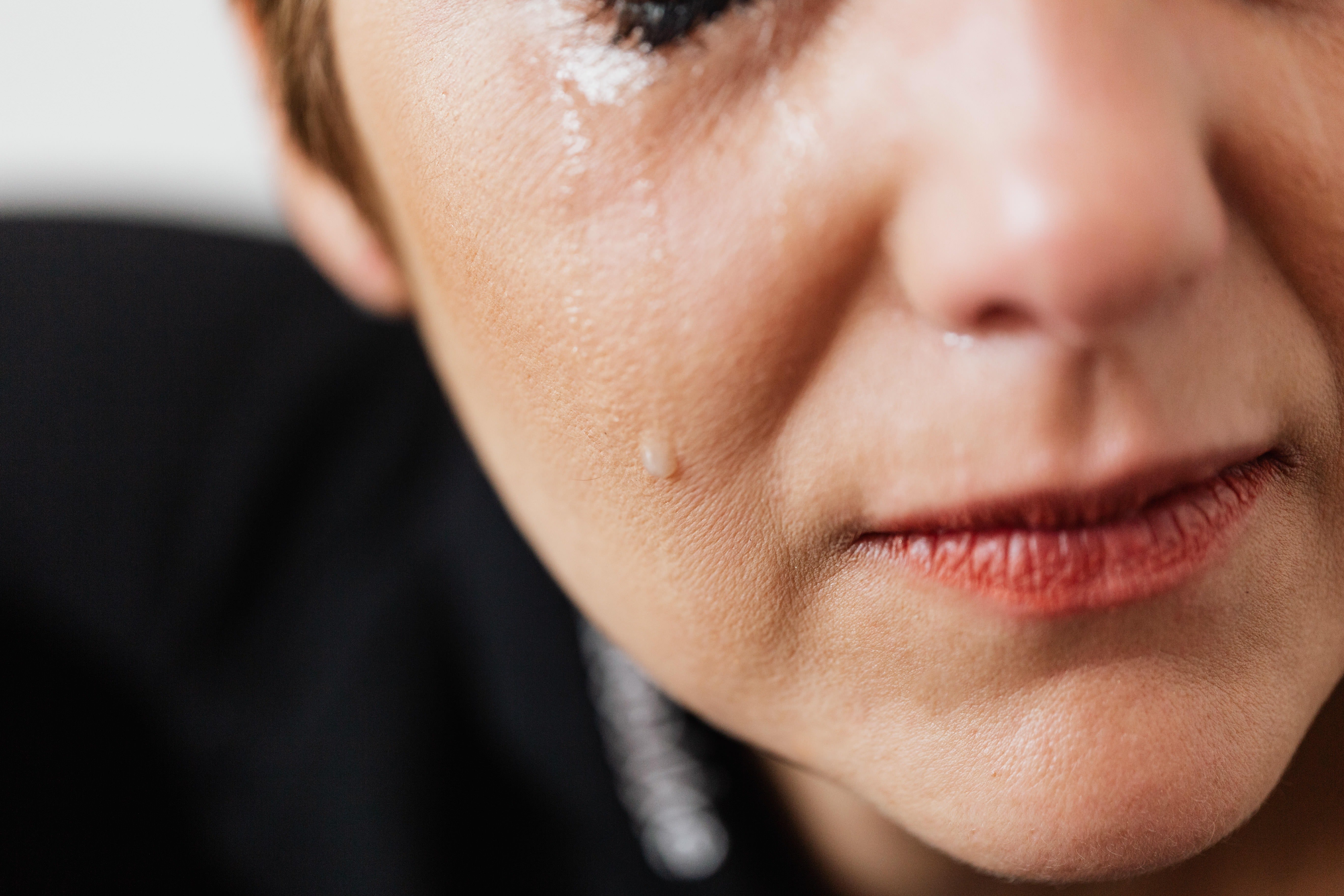 Una mujer llorando. | Foto: Pexels