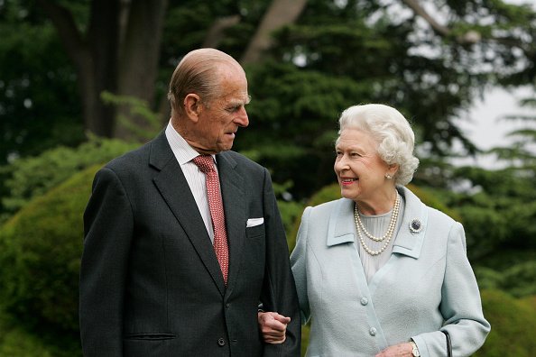Königin Elizabeth II., Philip, Herzog von Edinburgh, Foto zu ihrem Hochzeitstag, 18. November 2017 | Quelle: Getty Images