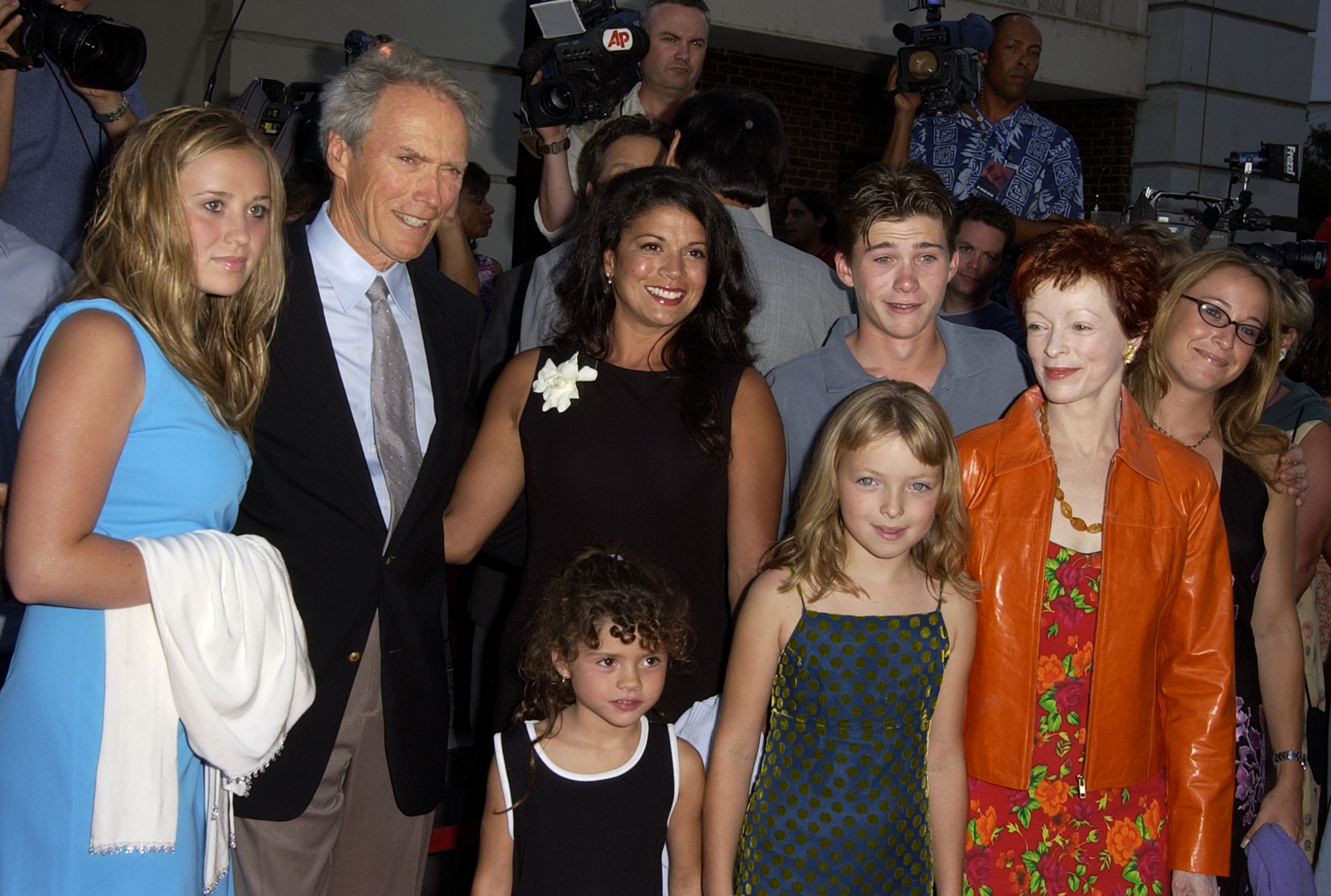 Clint Eastwood, Dina Eastwood, and Frances Fisher with children Scott, Kathryn, Francesca, and Morgan at the "Blood Work" premiere on August 6, 2002. | Source: Getty Images