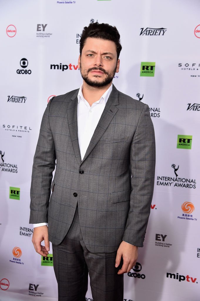 Kev Adams aux Emmy Awards en 2018. l Source : Getty Images