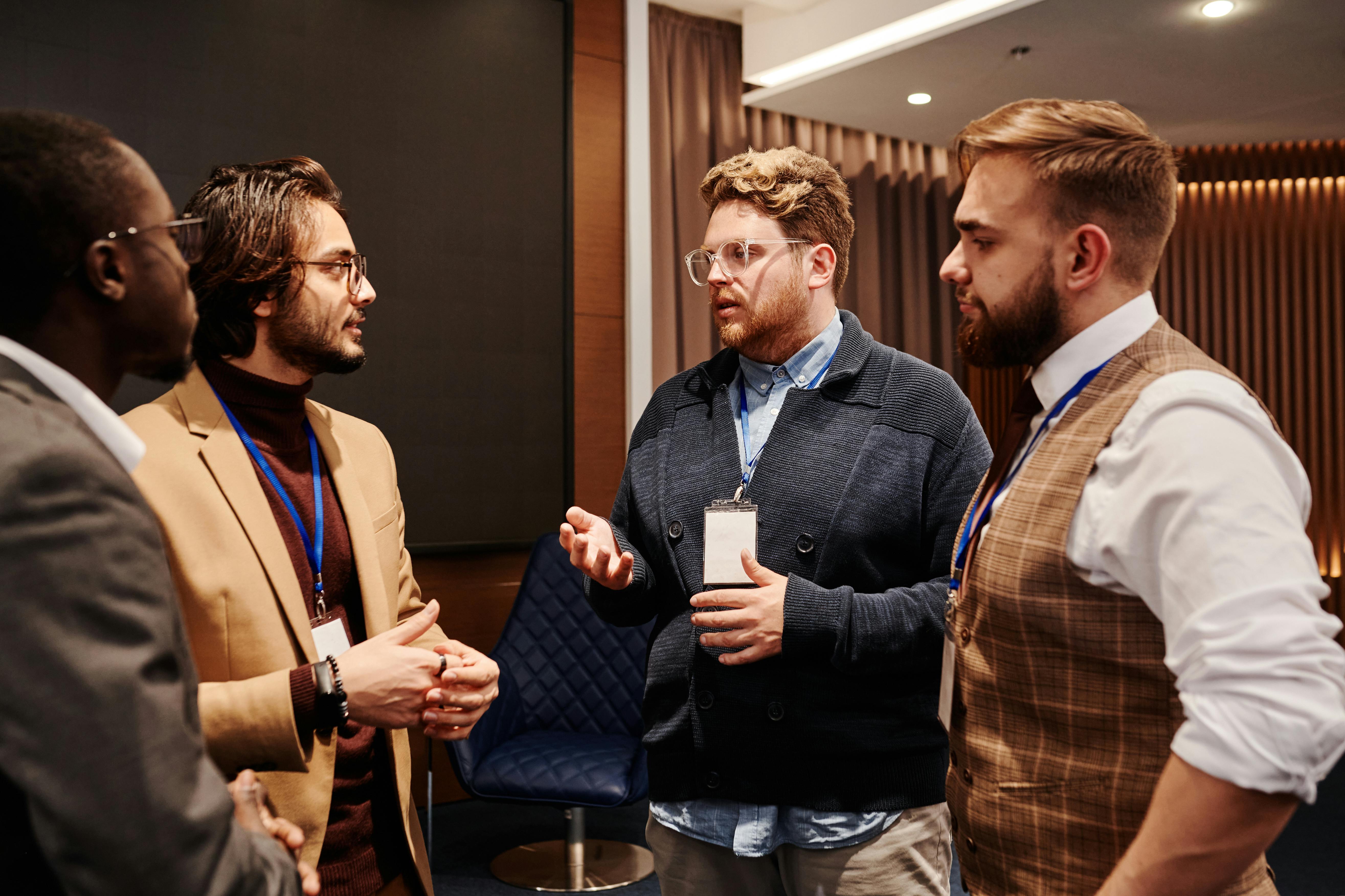 A group of guys having a conversation | Source: Pexels