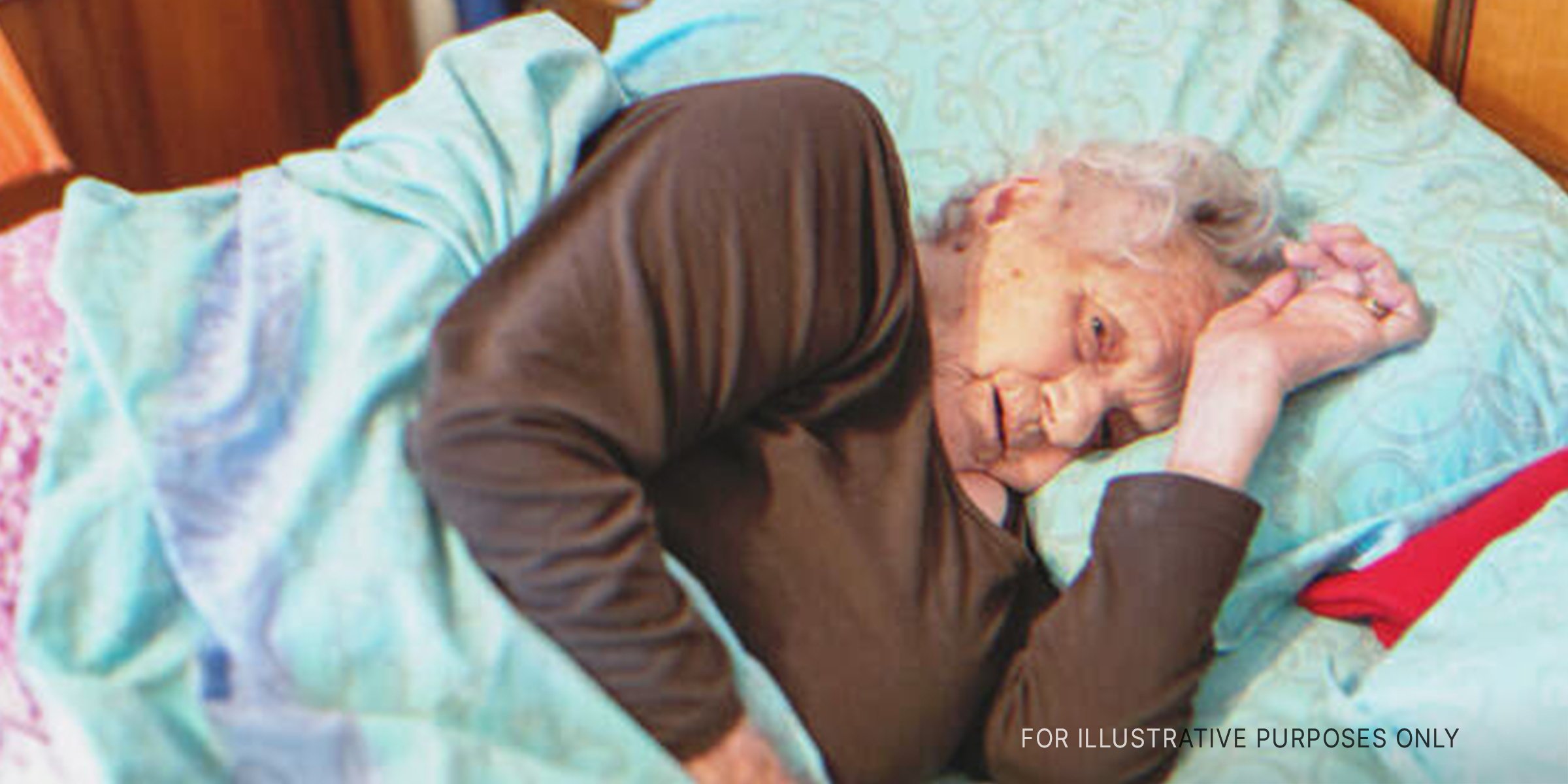 Old woman in bed. | Source: Shutterstock
