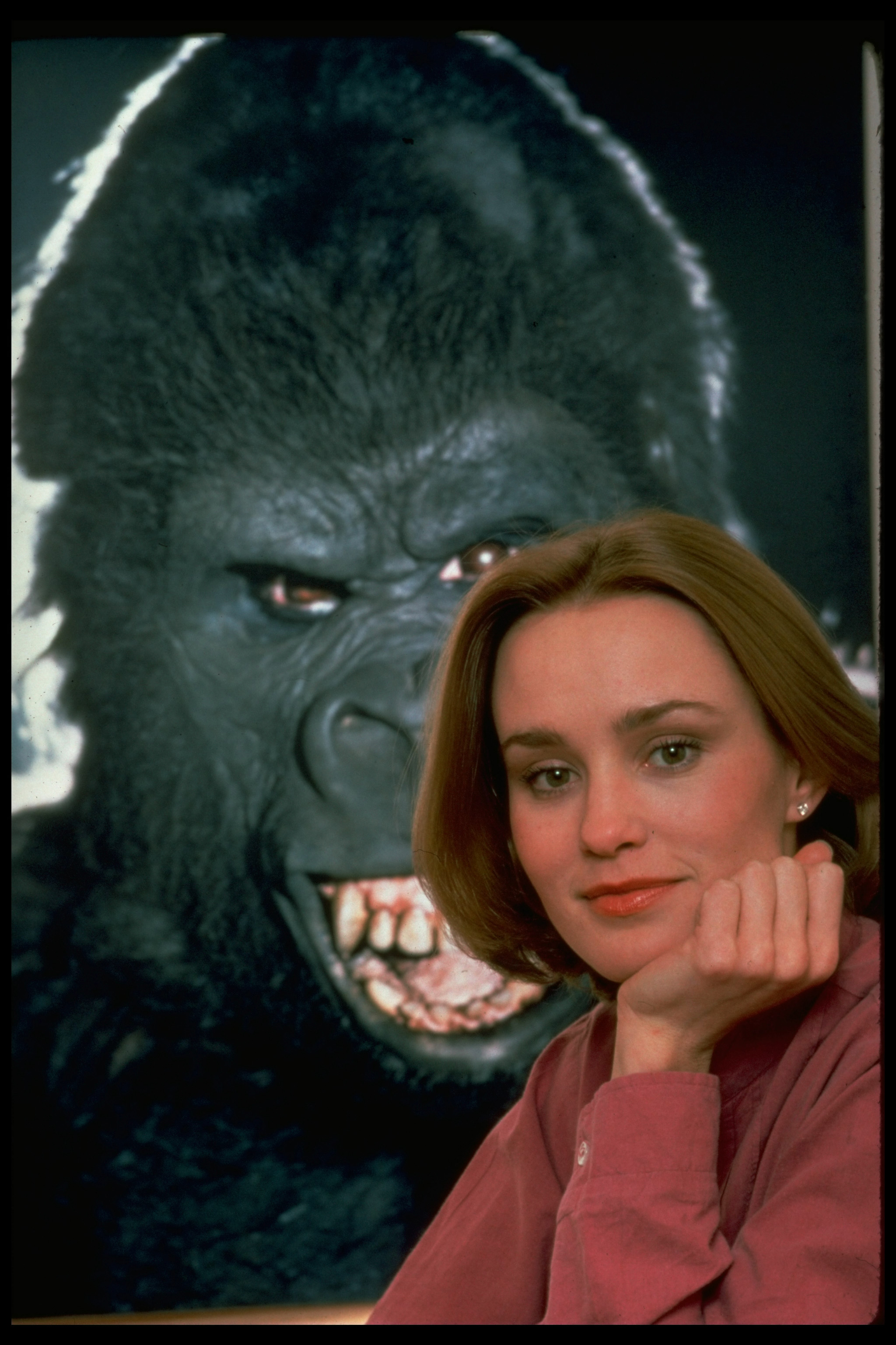 Jessica Lange posing in front of projection of giant ape in promotion shot for motion picture "King Kong" in 1977| Source: Getty Images