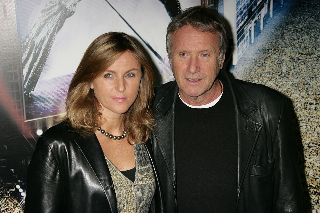 L'acteur Yves Rénier et sa femme Karine | Photo : Getty Images
