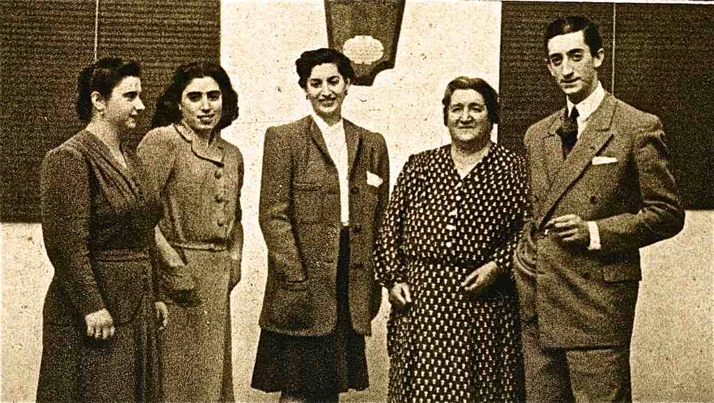 Manuel Laureano “Manolete” Rodríguez Sánchez, legendario torero español, con su madre y sus hermanas. | Imagen: Flickr Manuel Laureano “Manolete” Rodríguez Sánchez, legendario torero español, con su madre y sus hermanas. | Imagen: Flickr
