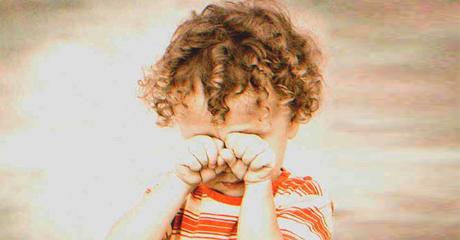 Ein Foto von einem weinenden kleinen Mädchen. | Quelle: Shutterstock