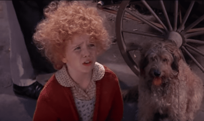 Aileen Quinn dans le film "Annie" - capture: Youtube.com | TheList