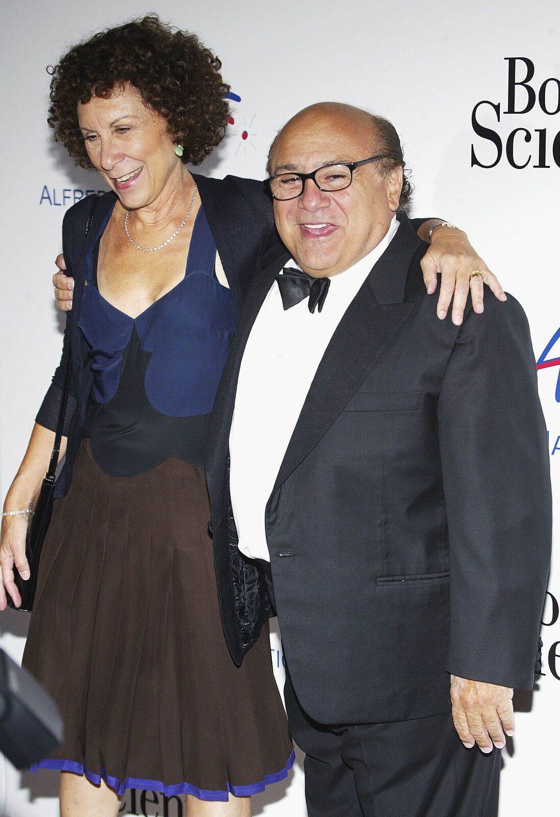 Rhea Perlman and Dannny Devito attend The Alfred Mann Foundation's Second Annual Evening of Innovation and Inspiration" honoring Larry King. | Source: Getty Images