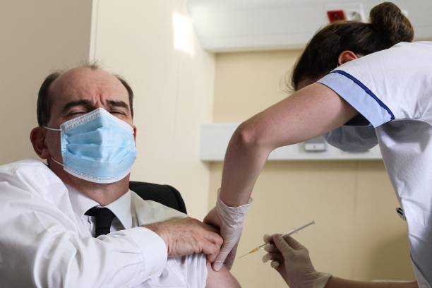 Jean Castex qui se fait vacciner | Photo : Getty Images
