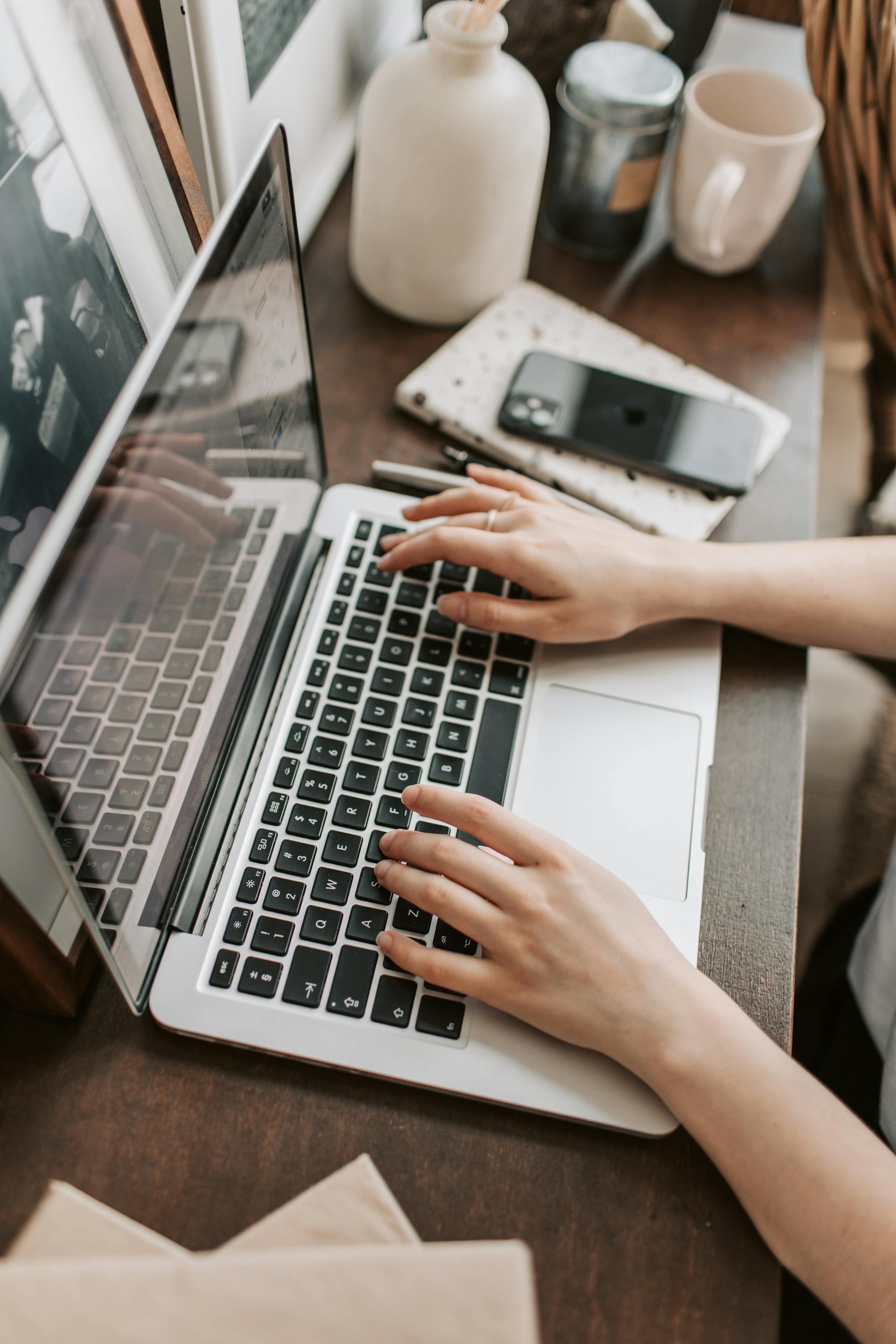 A woman using a laptop | Source: Pexels