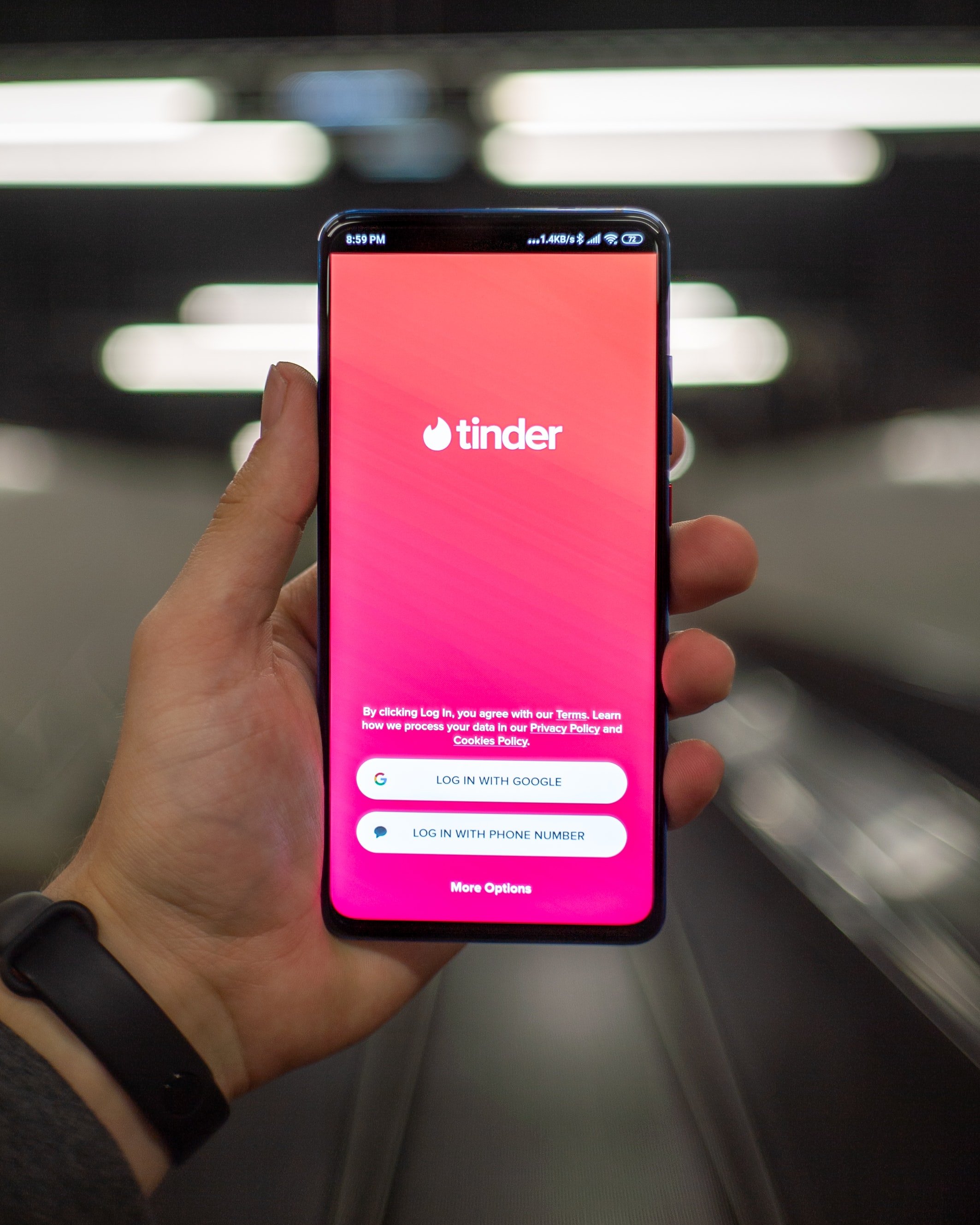 Online dating app Tinder is open on a phone screen | Photo: Unsplash/Mika Baumeister