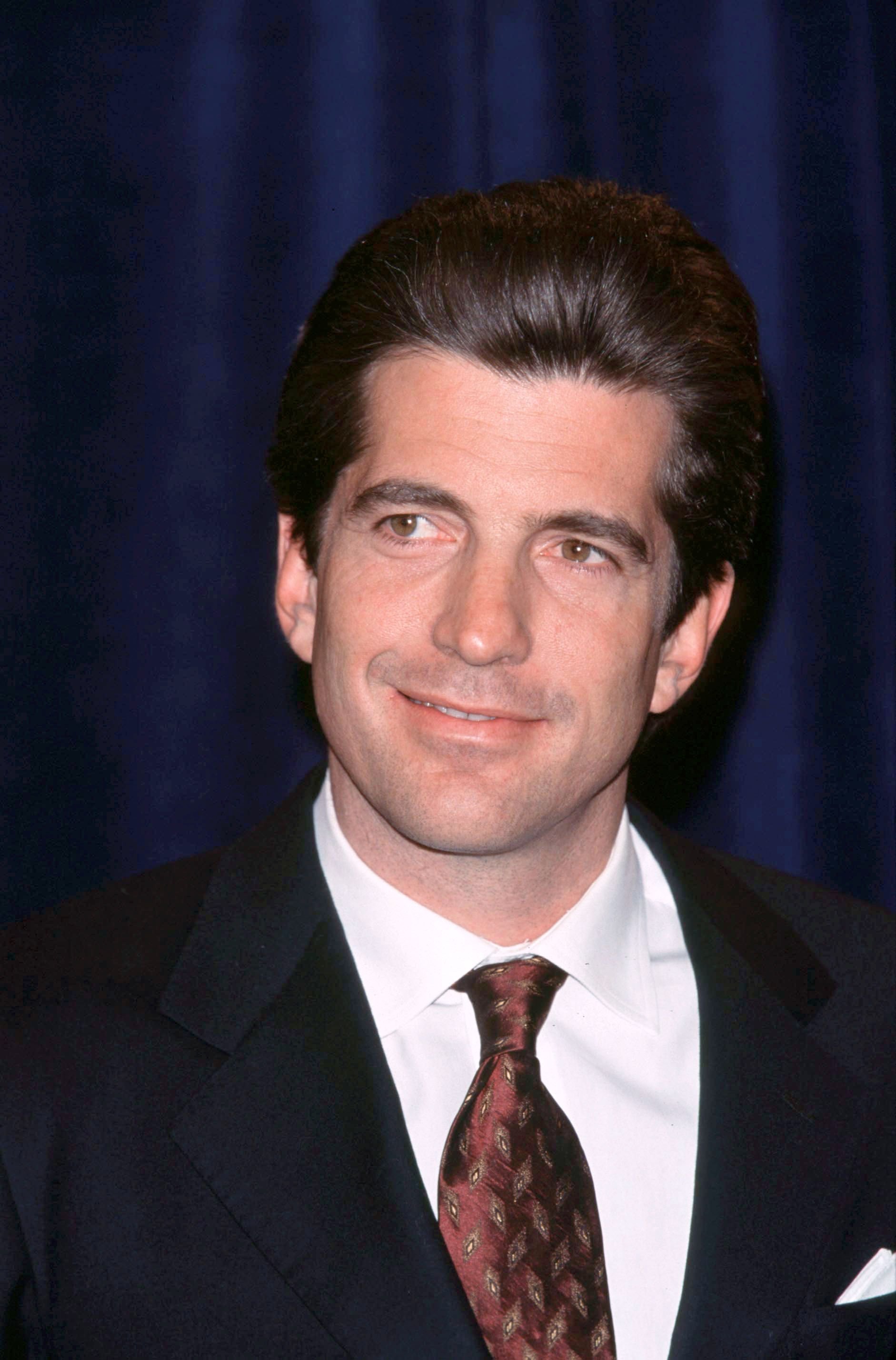 John F. Kennedy Jr. announces the Endowed Jackie Robinson Scholarship, at the Jackie Robinson Foundation Dinner on March 8, 1999 | Photo: Evan Agostini/Getty Images