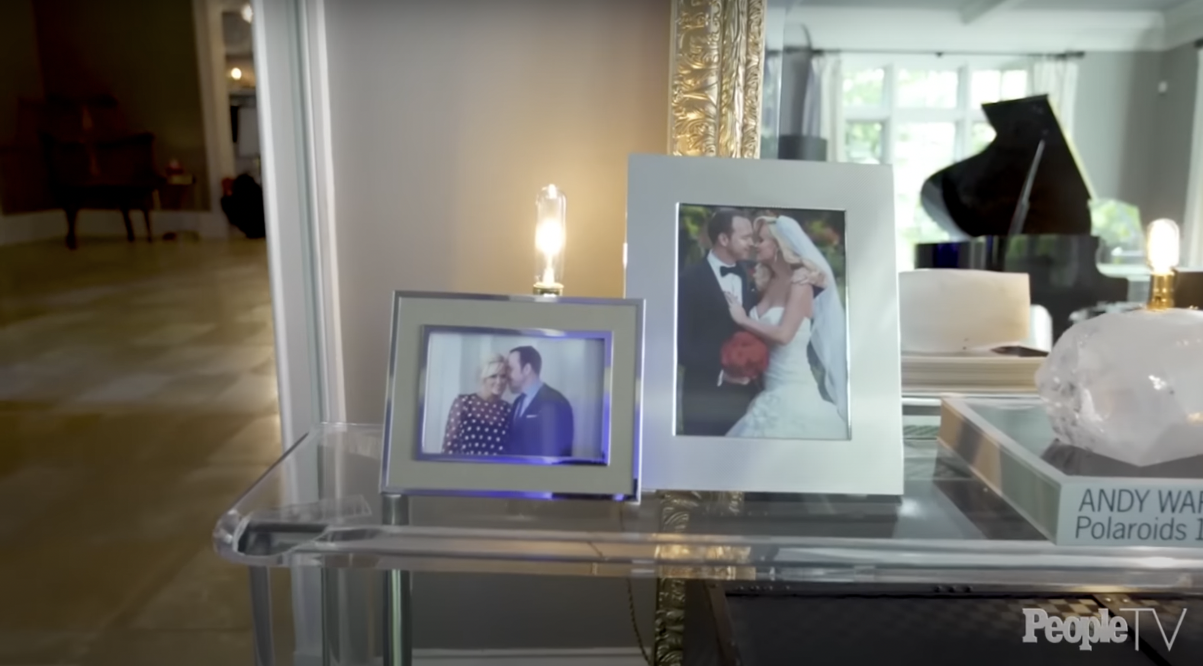 Donnie Wahlberg and Jenny McCarthy's piano room from a video dated October 11, 2019. | Source: YouTube/people