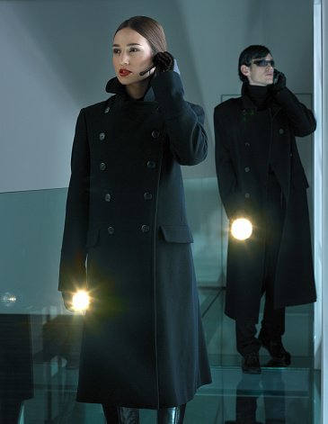 Man and woman using communication device, holding illuminated torches | Photo: Getty Images