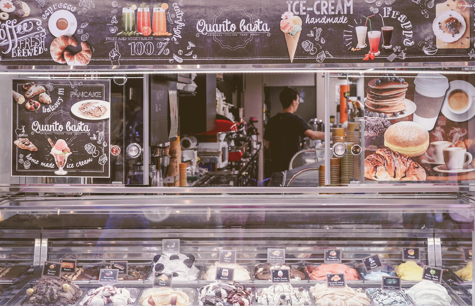 An ice cream shop | Source: Pexels