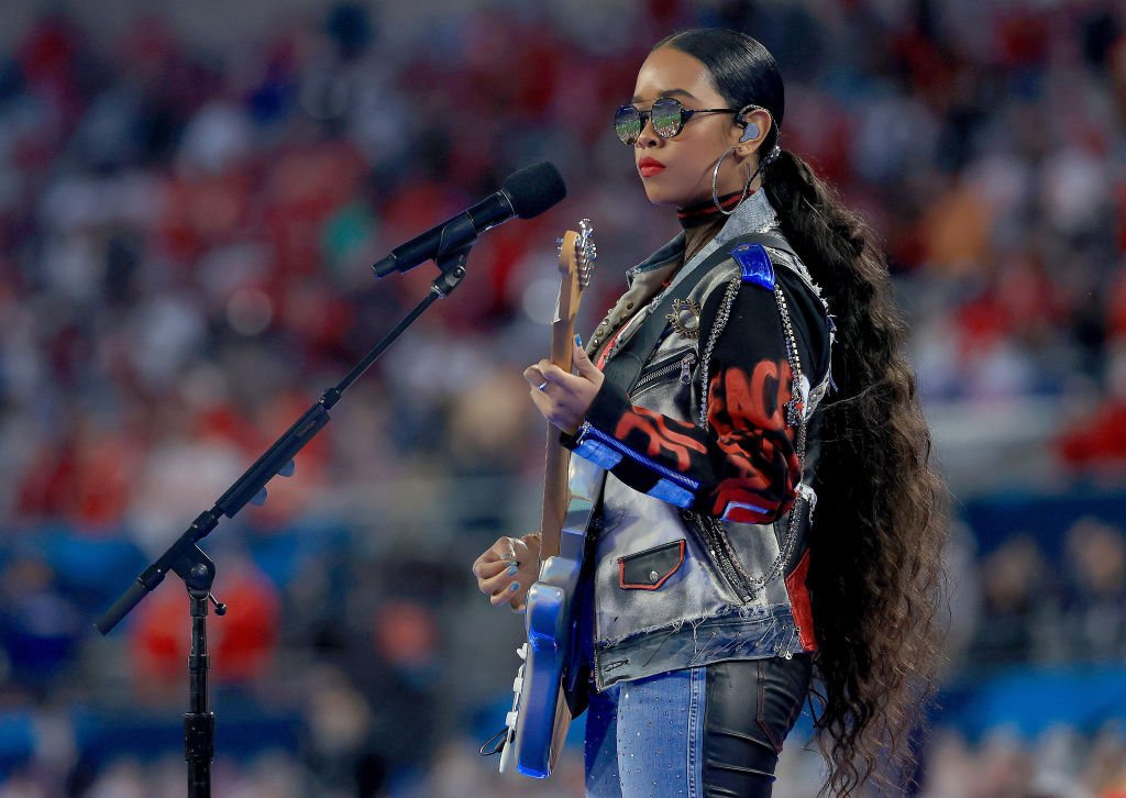 H.E.R. performs "America The Beautiful" before Super Bowl LV on February 07, 2021 in Tampa, Florida. | Source: Getty Images