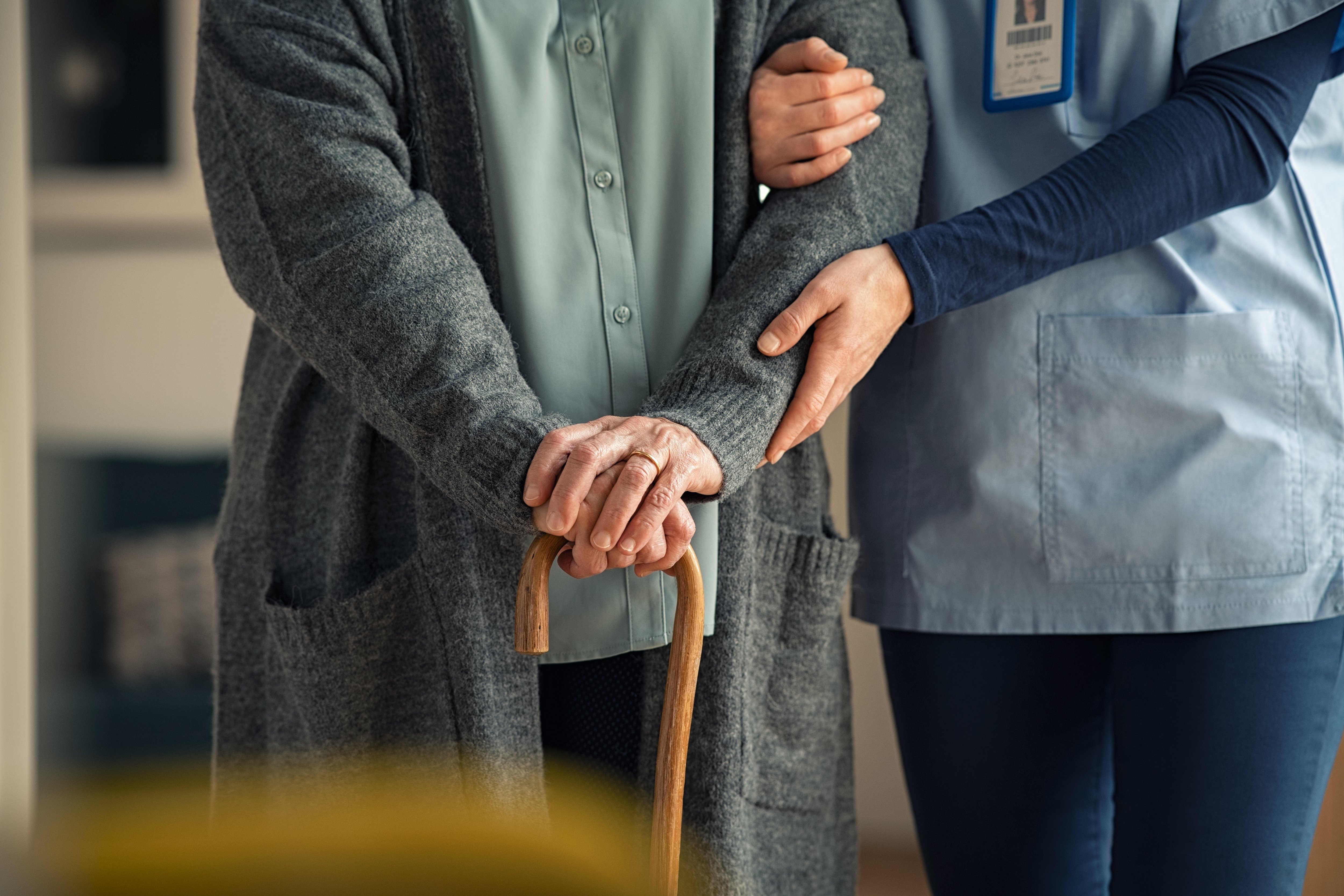 A medical staff member assists an older woman. | Source: Shutterstock