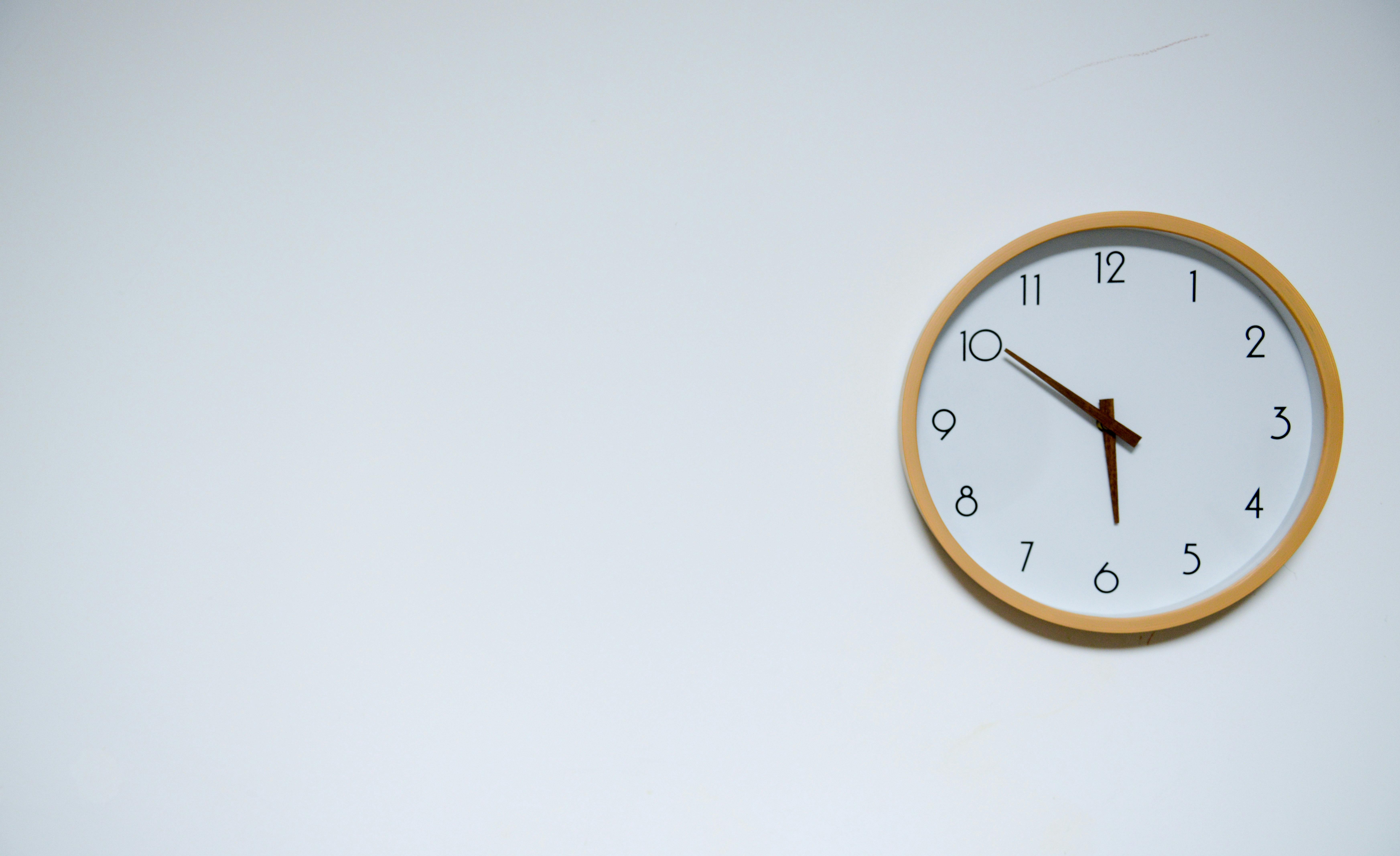 A clock | Source: Pexels