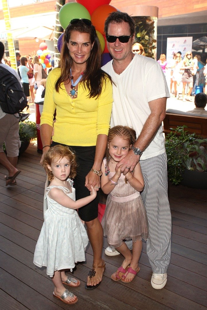 Actress Brooke Shields, husband Chris Henchy and daughter's Rowan Henchy and Grier Henchy attend the EB Medical Research Foundation picnic presented by Sinupret for Kids and Yogen Fruz held at The Malibu Lumber Yard on June 28, 2009  | Source: Getty Images